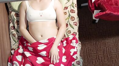 I'm watching my stepmother masturbate in her bed