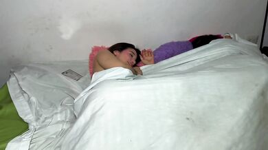 Mientras Yo Estaba en la Cama, Mi Novio se Cogió a Mi Mejor Amiga en Mi Propio Cuarto!