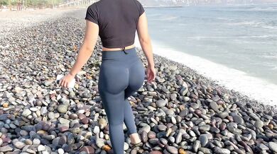 tourist noticed I was looking and invited me to his Airbnb (CUM ON CLOTHES)