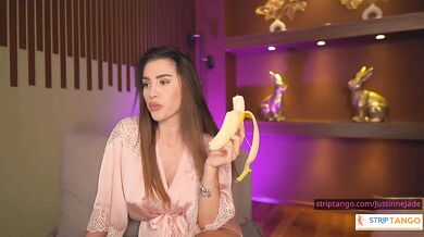 JustinneJade teases with naked re and tight tits