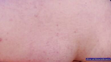 MelanieBrownn teases thighs with steaming pussy