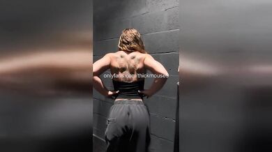 Pussy Leak: College Girl’s Intense Gangbang Caught on Zoom!