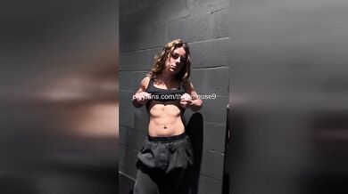 Pussy Leak: College Girl’s Intense Gangbang Caught on Zoom!