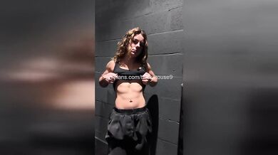 Pussy Leak: College Girl’s Intense Gangbang Caught on Zoom!