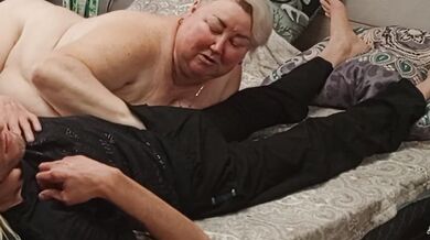neighbor caresses my cock with her mouth until cumshot