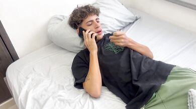 Mi hermanastro me ofrece sexo amateur a cambio de poder limpiar la casa. ACEPTO!!