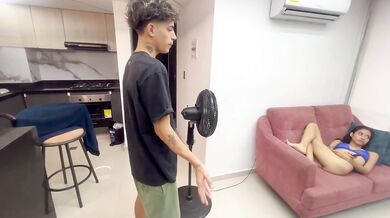 Mi hermanastro me ofrece sexo amateur a cambio de poder limpiar la casa. ACEPTO!!