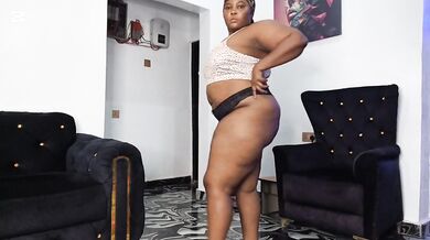 Ebony Milf Fat Ass Shaking and Spreading - Mara Exotic