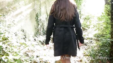 I masturbate in an abandoned cimetery in front of a voyeur