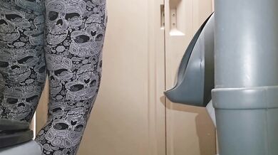 URINAL NERD