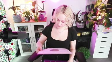 Zoey's Vinyl Collection ep 1