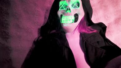 The "female Joker" disguised himself as a demon-She did it to me quickly.