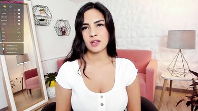 Virgin Bubble Butt Play – Saray’s Juicy Curves Shake