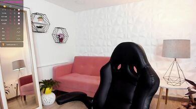 Gelatinous Booty Jiggles – Virgin Anus Winks at Cocks