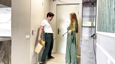 sexy housewife ordered a dildo delivery at home, but was fucked by a real member of the Courier
