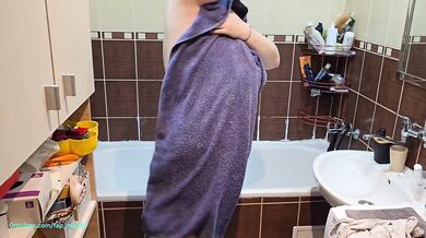 Watching My Wife Shower Turned Me On… Had to Finish Myself
