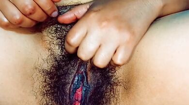 Follada universitaria esposada a través de sus dulces bragas con corrida en su culo de burbuja