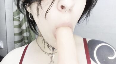 Quick blowjob on a huge dildo