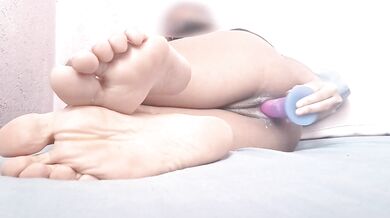 fucking my tight creamy pussy - feet closeup