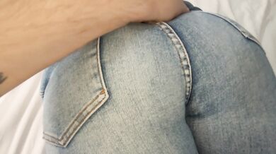 Can't Resist Big Ass in Jeans of Cute Stepsis, Pulled Down White Panties and Fucked Her