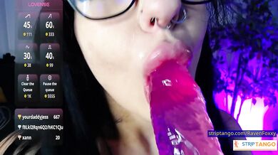 ravenfoxxy teases with bare legs and deep throat