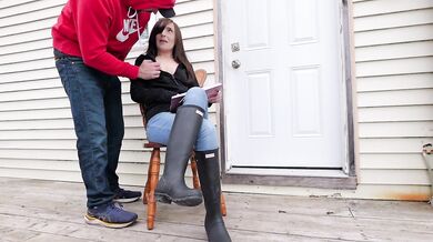 Making my wife SQUIRT in her jeans outside (Neighbors watching)