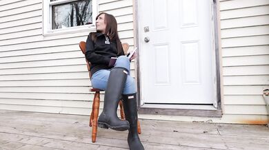Making my wife SQUIRT in her jeans outside (Neighbors watching)