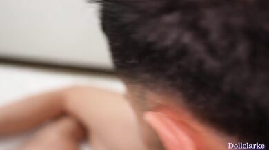 Latina Petite Atrapa a su Hermanastro Masturbándose y Tienen una Follada Amateur