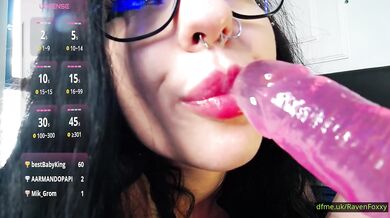 SEDUCTIVE SOLO CAM LEAVES CHEEKS BURNING HOT