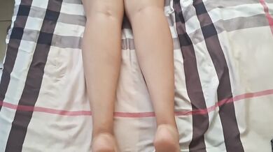 CUmming in my big ass wife's feet