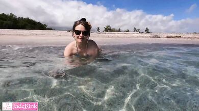 Amateur beautiful girlfriend flashing tits on a public beach