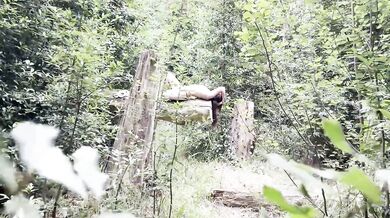 I find a naked woman with a perfect body on my walk, how lucky I am!