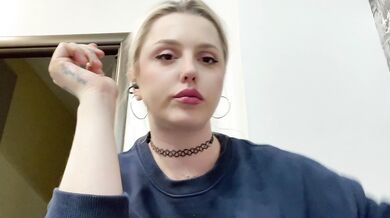 SLAVIC PRETTY BLONDE GOT SO HUNGRY AND STUFFING HERSELF WITH HUGE SHAWERMA TILL HER BELLY IS BURSTING