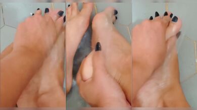 POV Redhead Washing Her Wet Feet in Shower – Soapy Foot Cleaning Fetish