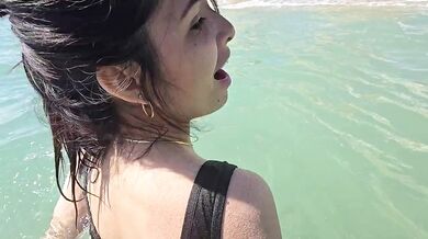 Sexo en PÚBLICO en la playa con mi novia