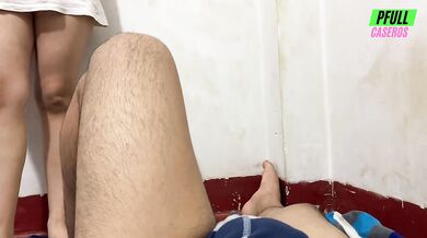 EMPLEADA del hogar acepta FOLLAR conmigo , me lleve una gran SORPRESA al ver que tenia una TANGUITA