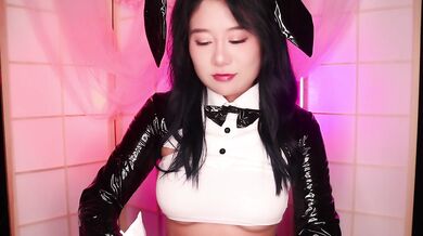 ASMR Hot Bunny Girl | House Call Luxury Spa Role Play | Facial Treatment，Shave & Massage