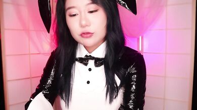 ASMR Hot Bunny Girl | House Call Luxury Spa Role Play | Facial Treatment，Shave & Massage