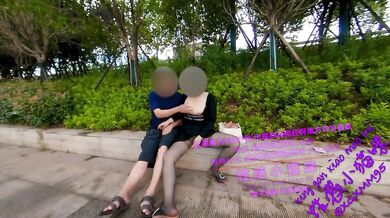 户外勾引，邀请陌生人帮忙拍照，让他凑近拍特写。