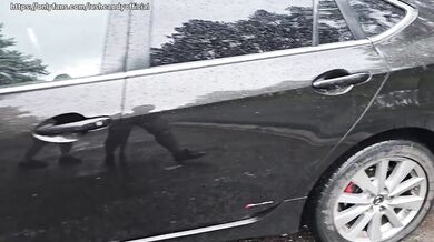 Przypadkowa kobieta obiciąga w aucie na parkingu za pieniadzę Polskie Dialogi