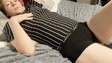 Using my Lovense til i orgasm and even squirt a little. Had to be quiet. Parents in the room next to mine