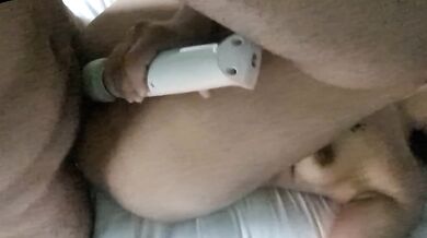 Latina cachonda se corre rapido y fuerte con mi verga en su culo