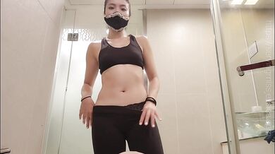 香港女王 廣東話 C393: 我偷內褲打J，被變態痴女原味內褲 大屁股 羞恥玩弄：舔汗、舔腳、食精、 控射 Big ass Asian Femdom sock foot fetish big ass joi(全片：servingmissjessica. com