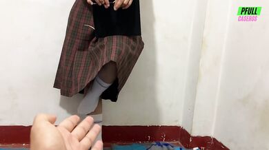 Ella me pidio VERGA y yo se la meti DURO hasta que estuvo satisfecha , mientras se desnudaba me mostraba el COñO y la CONCHA