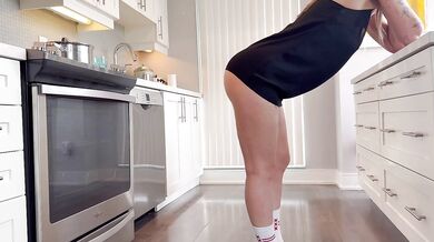 Hot amateur MILF gets a dripping Creampie in the kitchen