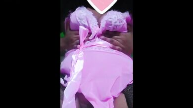 Joven latina hace video casero sexy para su novio