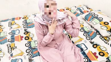 Baru suaminya pergi binor ini udah minta di entot tetangganya