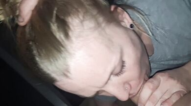Amateur Hot Blonde Sucks Dick