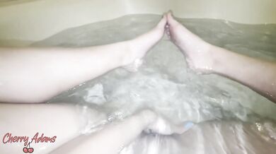 Fingering my pussy and exhibiting my feet at the bathtub