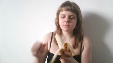 jedzenie banana - eating banana
